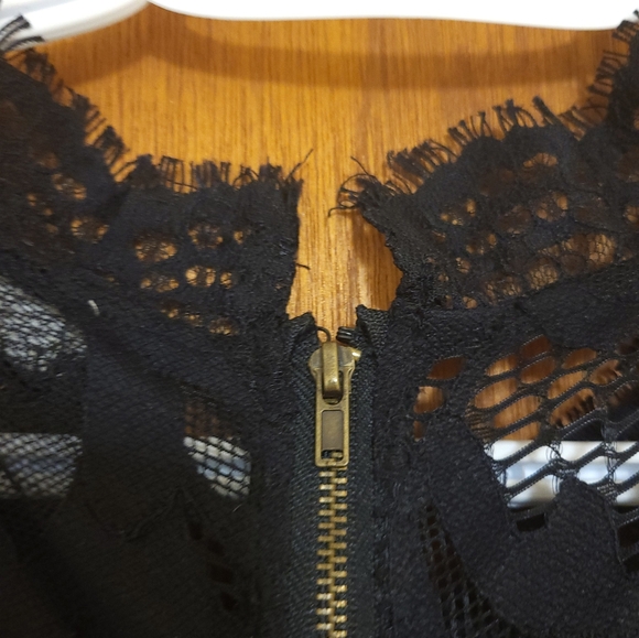 Ladies black lace dress - Picture 3 of 7